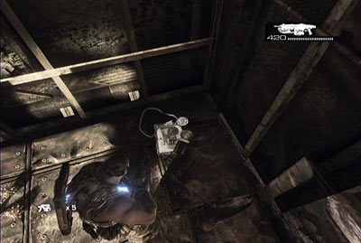 Po opuszczeniu pokoju skręć w prawo i idź cały czas przed siebie - I - Niezłomny | Akt 3 w Gears of War 3 - Gears of War 3 - poradnik do gry (opis przejścia, nieśmiertelniki, osiągnięcia)