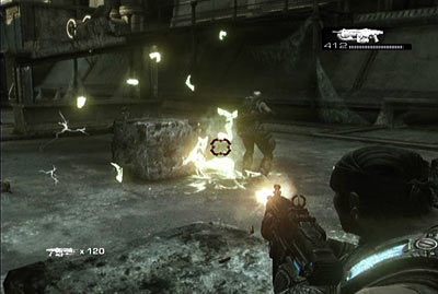 Oprócz kantusów na polu bitwy pojawią się też znane ci już ogromne elektryczne insekty, którym musisz celować w zielony odwłok - V - Bon Voyage | Akt 4 w Gears of War 3 - Gears of War 3 - poradnik do gry (opis przejścia, nieśmiertelniki, osiągnięcia)