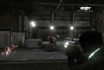 Następnie wbiegnij na schody z prawej i kontynuuj marsz przed siebie, aż trafisz do magazynu wypełnionego przeciwnikami - I - Dom daleko od domu | Akt 5 w Gears of War 3 - Gears of War 3 - poradnik do gry (opis przejścia, nieśmiertelniki, osiągnięcia)