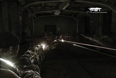 Zanim skierujesz się do windy, a zależy ci na zdobyciu nieśmiertelnika #13, to omiń skrzynię znajdującą się przy ścianie naprzeciwko windy - II - Zaciemnienie | Akt 5 w Gears of War 3 - Gears of War 3 - poradnik do gry (opis przejścia, nieśmiertelniki, osiągnięcia)