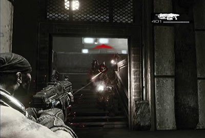 Udaj się w korytarz oznaczony cyfrą 1 i kontynuuj, aż dotrzesz do schodów, z których zaczną schodzić strażnicy - II - Zaciemnienie | Akt 5 w Gears of War 3 - Gears of War 3 - poradnik do gry (opis przejścia, nieśmiertelniki, osiągnięcia)