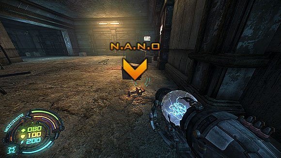 Z tego miejsca udaj się w lewo i przejdź pomostem do pomieszczenia z klatką schodową oraz nieczynną windą - Poziom II- Sektor 6 (2) | Opis przejścia | Hard Reset - Hard Reset - poradnik do gry