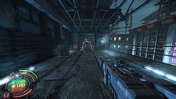 Po wyeliminowaniu goryla zjedź windą przemysłową do pomieszczenia z generatorem - Poziom II- Sektor 6 (2) | Opis przejścia | Hard Reset - Hard Reset - poradnik do gry