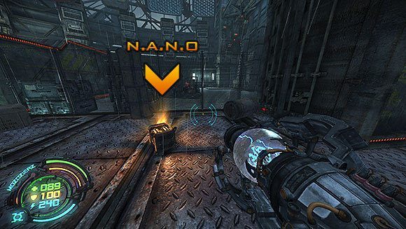 Zanim skierujesz się ku bramie z włącznikiem, zajrzyj jeszcze w pobliże kontenera, w którym znajdował się sekret, a znajdziesz tam małe N - Poziom IV- Targowisko (2) | Opis przejścia | Hard Reset - Hard Reset - poradnik do gry