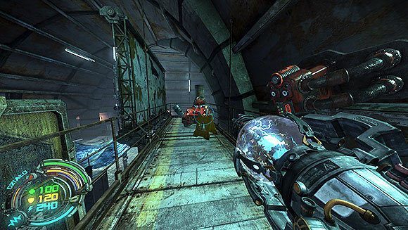 Gdy zeskoczysz ze zniszczonego pomostu zaatakują Cię dwa goryle - Poziom V- Atlas (2) | Opis przejścia | Hard Reset - Hard Reset - poradnik do gry