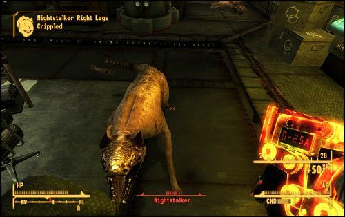 Idź według strzałki, a znajdziesz się w pomieszczeniu z klatkami - X-8 Data Retrieval Test - Zadania poboczne - Fallout: New Vegas - Old World Blues - poradnik do gry