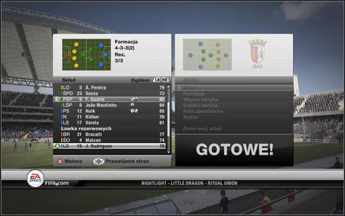 W każdym momencie meczu możemy dokonywać zmian - pamiętajmy, że mamy do dyspozycji tylko trzy posunięcia, warto więc umiejętnie je rozplanować i dobrać zawodników odpowiedniej do panującej na boisku sytuacji - Zmiany w trakcie meczu | Taktyka w FIFA 12 - FIFA 12 - poradnik do gry