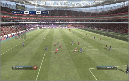 Warto zwracać uwagę na wszelkie oznaczenia pojawiające się przy sylwetce naszego zawodnika - Walka o pozycje i boiskowe cwaniactwo | Zostań Gwiazdą w FIFA 12 - FIFA 12 - poradnik do gry