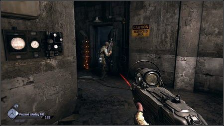 Biegnąc za nim dotrzesz na niższy poziom budynku - Uwolnij kapitana Marshalla (2) | Opis przejścia Rage 1 - Rage - poradnik do gry