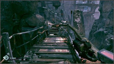 Po dotarciu na miejsce biegnij cały czas prosto, aż znajdziesz się na moście, gdzie zaatakuje cię dwóch Szakali - Ekwipunek z arki | Opis przejścia Rage 1 - Rage - poradnik do gry