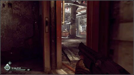 Po wejściu do środka schyl się i powoli przekradnij do drugiego pomieszczenia - Skradziony towar | Zadania Poboczne w Rage 1 - Rage - poradnik do gry