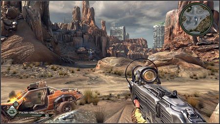 Tuż obok krawędzi autostrady, która wcześniej jechałeś unosi się drona - Pustkowia | Skoki samochodowe w Rage 1 - Rage - poradnik do gry