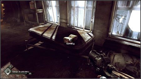 Idąc dalej cały czas przed siebie, będziesz mijał krótki korytarz ze zniszczonym materacem, na którym pozostawiono stare szmaty - Pustkowia (1) | Karty kolekcjonerskie w Rage 1 - Rage - poradnik do gry