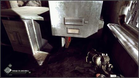 Na lewo od niego jest szafka, a pod nią (tuż przy ścianie) drugi czerwony przycisk - Quake | Sekretne pokoje w Rage 1 - Rage - poradnik do gry