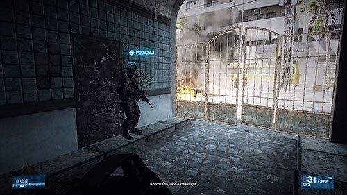 Zawsze trzymaj się blisko członka drużyny oznaczonego znacznikiem PODĄŻAJ - Misja 2- Operacja Łamacz Mieczy | Kampania | Battlefield 3 - Battlefield 3 - poradnik do gry