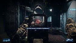 Po skutecznym osłonięciu przyjaznego oddziału idź za swoimi kompanami, aż dotrzesz na ulicę, na której znajduje się samochód pułapka - Misja 2- Operacja Łamacz Mieczy | Kampania | Battlefield 3 - Battlefield 3 - poradnik do gry