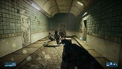 Kiedy będziesz przechodził przez autobus, ktoś wystrzeli w niego rakietę, ale spokojnie, nic Ci się nie stanie - Misja 3- Powstanie | Kampania | Battlefield 3 - Battlefield 3 - poradnik do gry