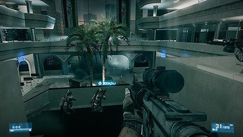 Podążaj za oddziałem aż dotrzesz do głównego holu, gdzie spotkasz resztę oddziału i zostaniesz poinformowany o kolejnym celu misji - Misja 5- Operacja Gilotyna | Kampania | Battlefield 3 - Battlefield 3 - poradnik do gry