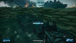 Przebiegnij pod estakadą i zabierz detonator znajdujący się obok płonącego wraku - Misja 7- Rajd Pancerny | Kampania | Battlefield 3 - Battlefield 3 - poradnik do gry
