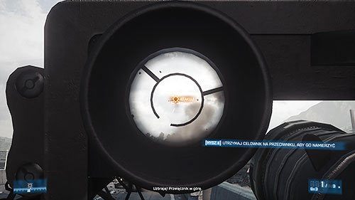 Podnieś wyrzutnię, namierz wroga przytrzymując na nim celownik i wystrzel rakietę kiedy pikanie zmieni się w ciągły sygnał (podobnie jak w przypadku rakiet podczas misji 4) - Misja 10- Miedzy młotem a kowadłem | Kampania | Battlefield 3 - Battlefield 3 - poradnik do gry