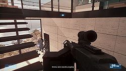 Wewnątrz budynku będziesz (zgodnie z poleceniami) często odłączał się od kompanów - Misja 11- Kafarow | Kampania | Battlefield 3 - Battlefield 3 - poradnik do gry