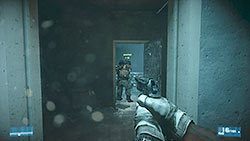 Po zniszczeniu trzech kamer traficie na zamknięte drzwi, za którymi znajduje się jeden przeciwnik - Misja 3- Ewakuacja | Kooperacja | Battlefield 3 - Battlefield 3 - poradnik do gry