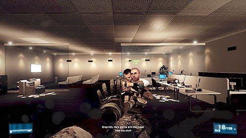 Ten z was, który pociągnął za klamkę wpuści towarzysza do środka - Misja 6- Ostatni Dzwonek | Kooperacja | Battlefield 3 - Battlefield 3 - poradnik do gry