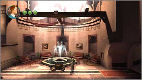 Skrzynia stoi przy fontannie pomiędzy dwoma typami z parasolami - Rozdziały 19, 20 - Złote kraby - Przygody Tintina: Gra Komputerowa - poradnik do gry