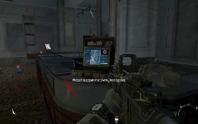 Kiedy wszyscy padną trupem zejdź na dół i podejdź do biurka stojącego na prawo od schodów - I- Black Tuesday | Opis przejścia gry | Call of Duty Modern Warfare 3 - Call of Duty: Modern Warfare 3 - opis przejścia i operacje specjalne - poradnik do gry