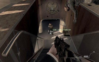 Kontynuuj oczyszczanie kolejnych pomieszczeń, aż dotrzesz do schodów, po których zejdź na niższy pokład - I- Turbulence | Opis przejścia gry | Call of Duty Modern Warfare 3 - Call of Duty: Modern Warfare 3 - opis przejścia i operacje specjalne - poradnik do gry