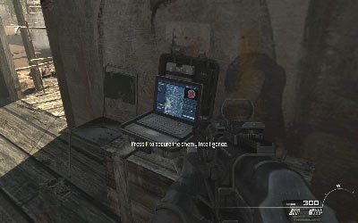 W pewnej chwili z lewej strony zauważysz pokolorowaną płachtę - I- Back on the Grid | Opis przejścia gry | Call of Duty Modern Warfare 3 - Call of Duty: Modern Warfare 3 - opis przejścia i operacje specjalne - poradnik do gry