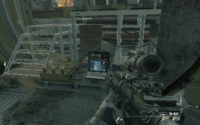 Kiedy wejdziesz na teren miasta zacznij przebijać się w prawo wzdłuż muru - II- Goalpost | Opis przejścia gry | Call of Duty Modern Warfare 3 - Call of Duty: Modern Warfare 3 - opis przejścia i operacje specjalne - poradnik do gry