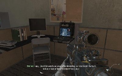 Po znalezieniu się w środku podejdź do biurka z prawej, na którym znajdziesz materiały wywiadowcze #22 - II- Goalpost | Opis przejścia gry | Call of Duty Modern Warfare 3 - Call of Duty: Modern Warfare 3 - opis przejścia i operacje specjalne - poradnik do gry