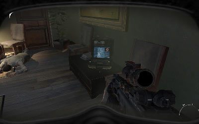 W korytarzu z prawej znajdziesz leżące na skrzyniach materiały wywiadowcze #27 - II- Back and Drag | Opis przejścia gry | Call of Duty Modern Warfare 3 - Call of Duty: Modern Warfare 3 - opis przejścia i operacje specjalne - poradnik do gry