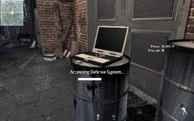 Skręć za narożnik z prawej, rozpraw się z kilkoma przeciwnikami i aktywuj komputer stojący na beczce - Firewall | Operacje Specjalne | Call of Duty Modern Warfare 3 - Call of Duty: Modern Warfare 3 - opis przejścia i operacje specjalne - poradnik do gry