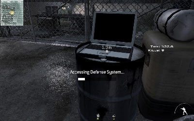 Kiedy droga będzie czysta wybiegnij na zewnątrz i skorzystaj z komputera stojącego na beczce - Firewall | Operacje Specjalne | Call of Duty Modern Warfare 3 - Call of Duty: Modern Warfare 3 - opis przejścia i operacje specjalne - poradnik do gry