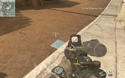 Następnie wyeliminuj czającego się w zaułku z prawej żołnierza oraz dwóch kolejnych, którzy wybiegną z narożnika na lewo od rynku - Fatal Extraction | Operacje Specjalne | Call of Duty Modern Warfare 3 - Call of Duty: Modern Warfare 3 - opis przejścia i operacje specjalne - poradnik do gry