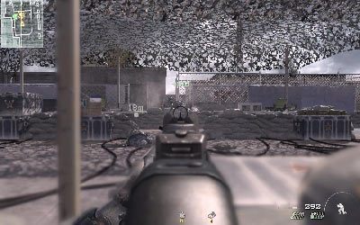 Po krótkim locie zeskocz na dach i zacznij rozprawiać się z przeciwnikami, którzy będą wybiegać przez drzwi naprzeciwko ciebie - Little Bros | Operacje Specjalne | Call of Duty Modern Warfare 3 - Call of Duty: Modern Warfare 3 - opis przejścia i operacje specjalne - poradnik do gry