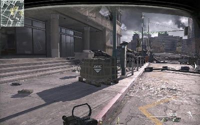Za betonowymi barykadami z lewej znajdziesz kontener z amunicją - Invisible Threat | Operacje Specjalne | Call of Duty Modern Warfare 3 - Call of Duty: Modern Warfare 3 - opis przejścia i operacje specjalne - poradnik do gry