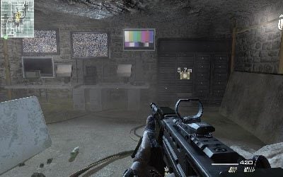 Kiedy wszystko będzie gotowe udaj się w kierunku serwera i wciśnij klawisz F, co spowoduje rozpoczęcie przesyłu informacji - Server Crash | Operacje Specjalne | Call of Duty Modern Warfare 3 - Call of Duty: Modern Warfare 3 - opis przejścia i operacje specjalne - poradnik do gry
