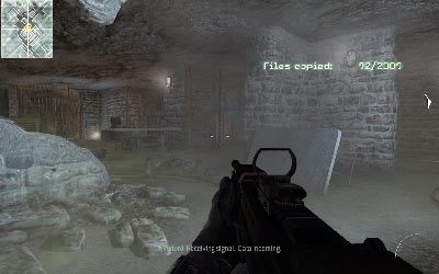 Uklęknij teraz w narożniku, dzięki czemu będziesz widział przeciwników z lewej i z prawej strony - Server Crash | Operacje Specjalne | Call of Duty Modern Warfare 3 - Call of Duty: Modern Warfare 3 - opis przejścia i operacje specjalne - poradnik do gry