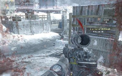 Poczekaj, aż twój kompan oczyści ci z przeciwników drogę, po czym przeskocz barierkę i wbiegnij na teren bazy, eliminując po drodze napotkanych niedobitków - Fire Mission | Operacje Specjalne | Call of Duty Modern Warfare 3 - Call of Duty: Modern Warfare 3 - opis przejścia i operacje specjalne - poradnik do gry