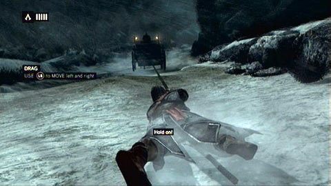 Trzymając się przywiązanej do powozu liny, staraj się tak kierować Eziem, aby nie trafiać w znajdujące się po bokach kamienie - Sekwencja 1 - A Sort of Homecoming (4) | Opis przejścia AC Revelations - Assassins Creed: Revelations - poradnik do gry