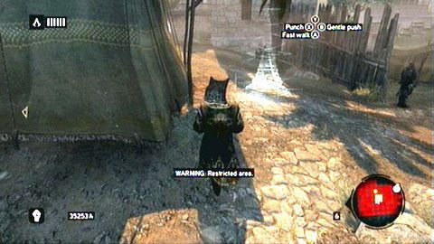 Z niej zeskocz w prawo, schowaj się w studni i podejdź do białego stożka - Sekwencja 6 - Fortunes Disfavor (1,2) | Opis przejścia AC Revelations - Assassins Creed: Revelations - poradnik do gry