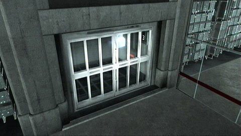 Aktywuj znajdujący się tam symbol dłoni, a otworzysz kolejną kratę - Misje Desmonda (5) | Zadania dodatkowe Assassins Creed Revelations - Assassins Creed: Revelations - poradnik do gry