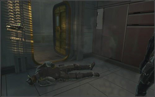 Otwórz kratę i posłuchaj o czym rozmawiają strażnicy - (1) Wariant agresywny - Ucieknij i znajdź swój sprzęt - Ucieczka z patelni - Deus Ex: Human Revolution - The Missing Link - poradnik do gry