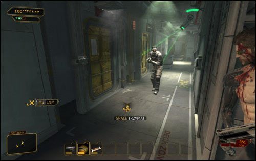 Wejdź na górę, gdzie będzie przechadzał się kolejny wartownik - (1) Wariant agresywny - Ucieknij i znajdź swój sprzęt - Ucieczka z patelni - Deus Ex: Human Revolution - The Missing Link - poradnik do gry