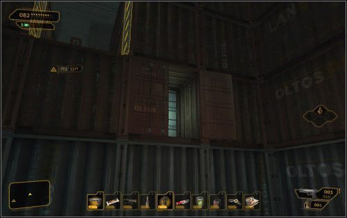 Jeśli chcesz zejdź trochę niżej i z pomocą długiego skoku lub po obniżeniu i skorygowaniu platformy, wskocz do jednego z kontenerów - (2) Wariant pokojowy - Znajdź CIC - Ucieczka z patelni - Deus Ex: Human Revolution - The Missing Link - poradnik do gry