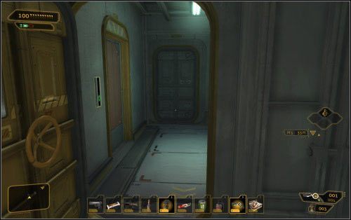 Po drabinie zejdziesz na poziom drugi, a konkretnie na korytarz, który zaprowadzi Cię do windy (6) - (3) Wariant pokojowy - Znajdź port wypadowy - Ucieczka z patelni - Deus Ex: Human Revolution - The Missing Link - poradnik do gry