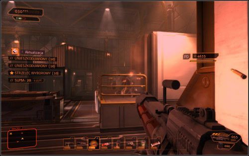 Poza zgładzoną na wstępie dwójką, halę patroluje jeszcze trzech strażników, przy czym jeden z nich wyposażony jest w pistolet maszynowy - (4) Wariant agresywny - Znajdź miejsce spotkania - Ucieczka z patelni - Deus Ex: Human Revolution - The Missing Link - poradnik do gry